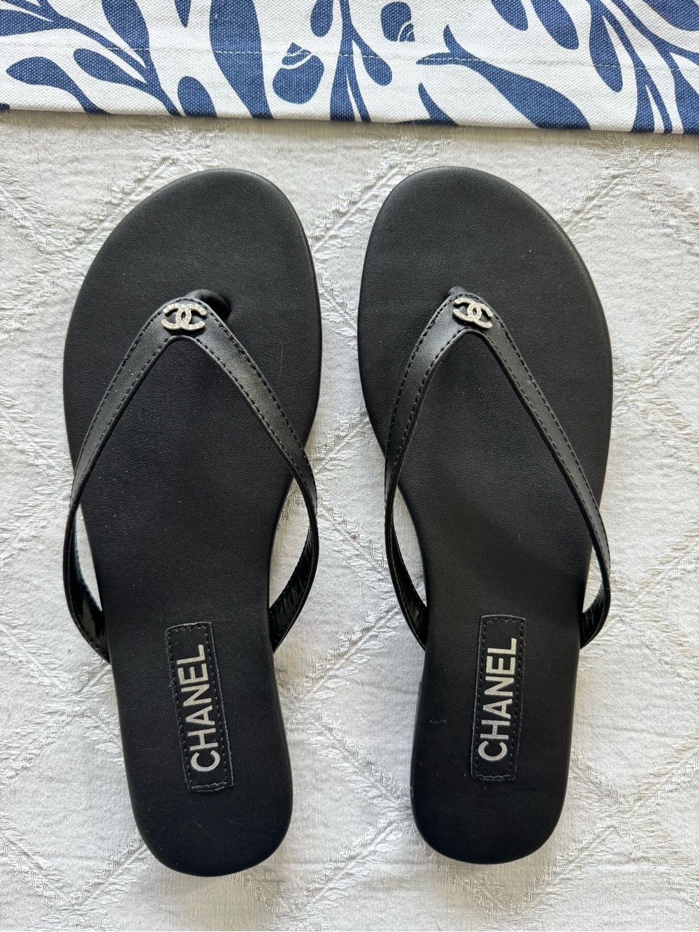 Chanel sandals / flip flops size 9 or 9.5 CC black
